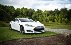 特斯拉馬斯克的思維方式和別人有什么不同呢？